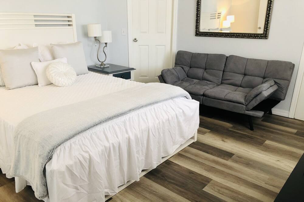 Photo of Bedroom in Thousand Oaks