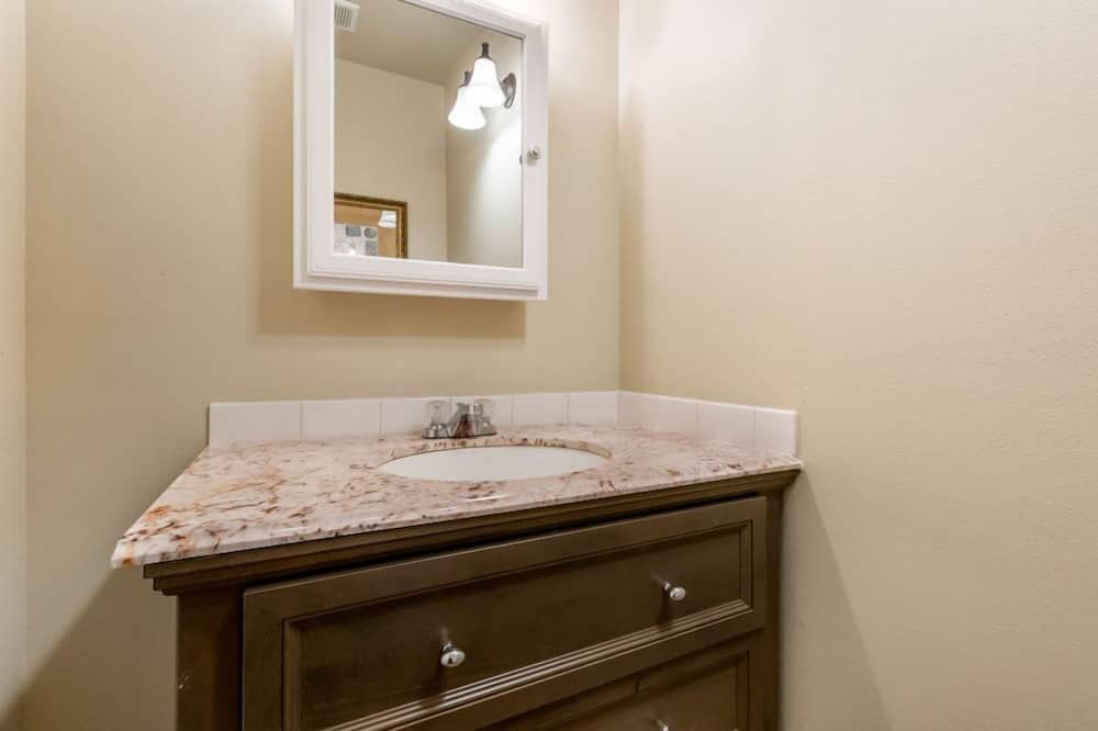 Photo of Bathroom in Faubourg Lafayette