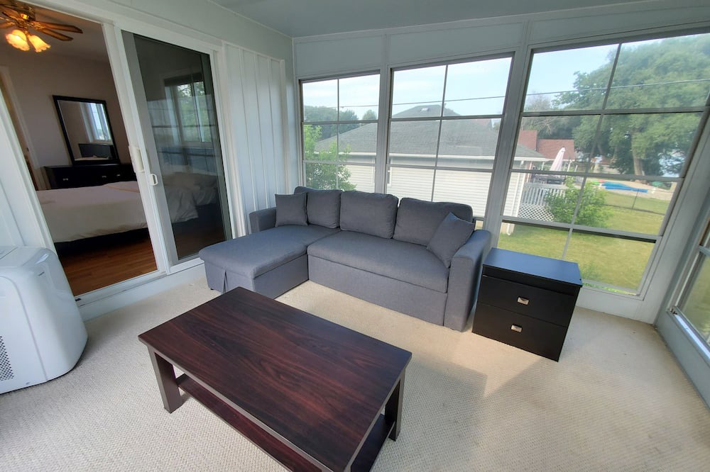 Photo of Livingroom in Deseronto