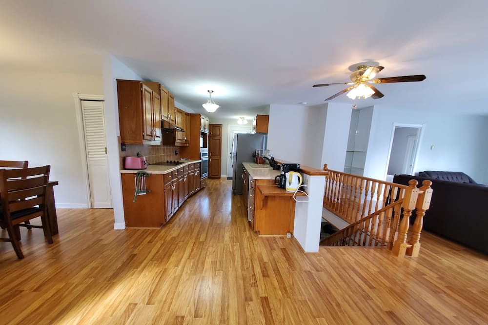 Photo of Livingroom in Deseronto