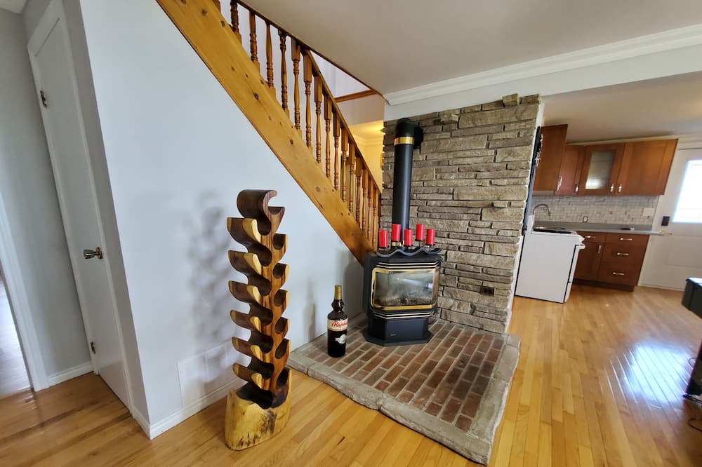 Photo of Livingroom in Deseronto
