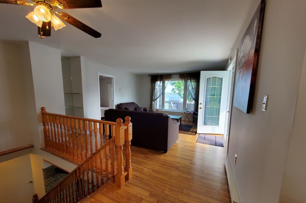 Photo of Livingroom in Deseronto