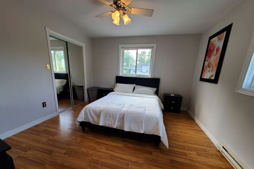 Photo of Bedroom in Deseronto