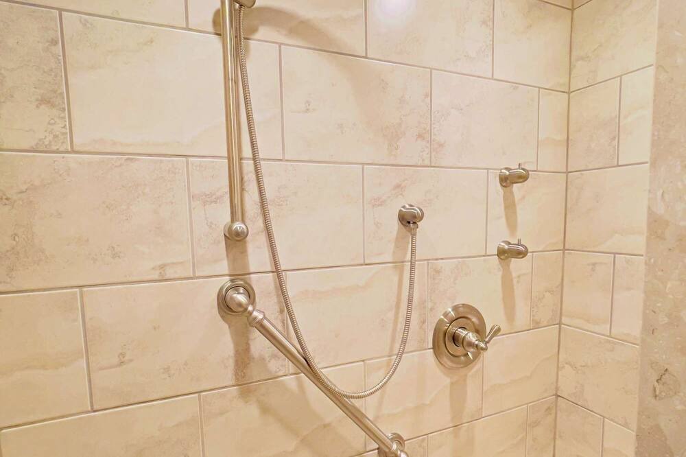 Photo of Bathroom in Craigleith