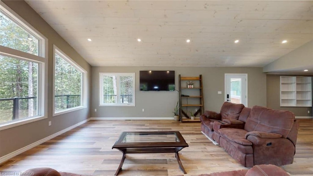 Photo of Livingroom in Brockton