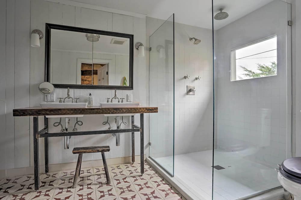 Photo of Bathroom in South Salem