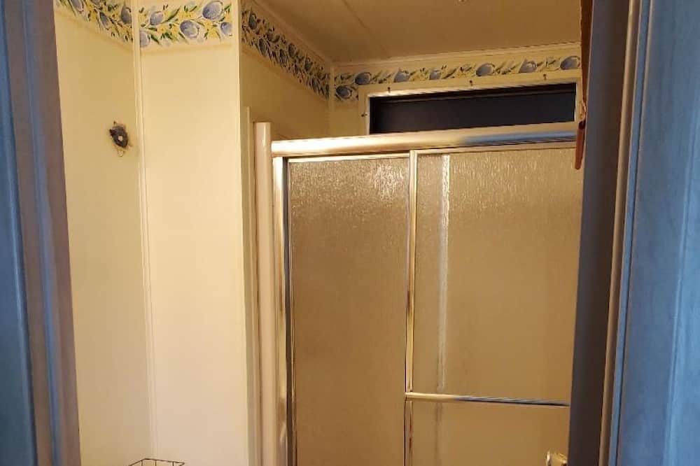 Photo of Bathroom in Auburndale