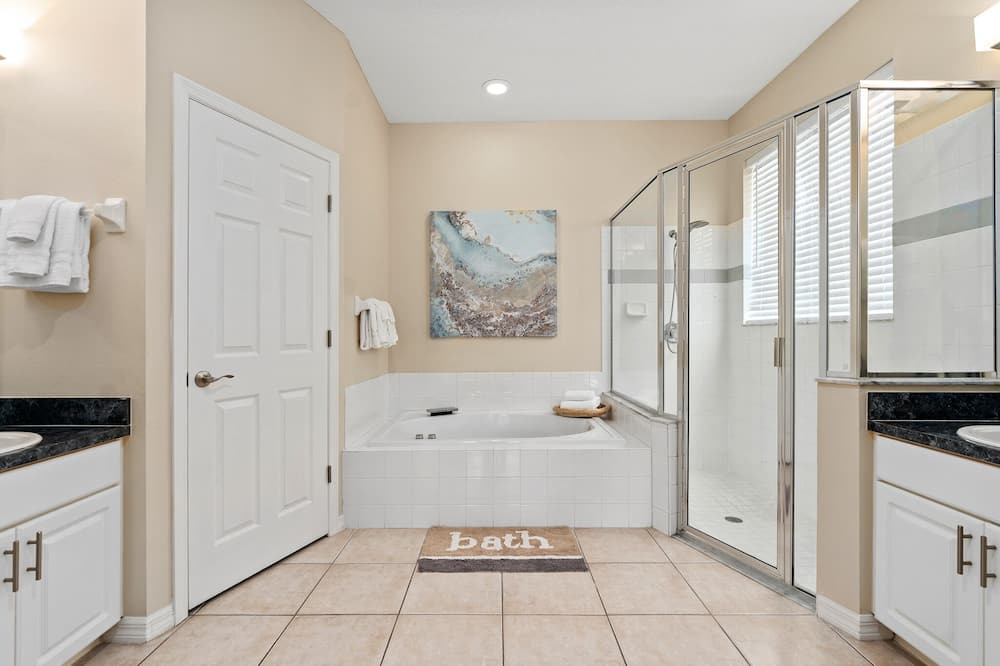 Photo of Bathroom in Sunset Lakes
