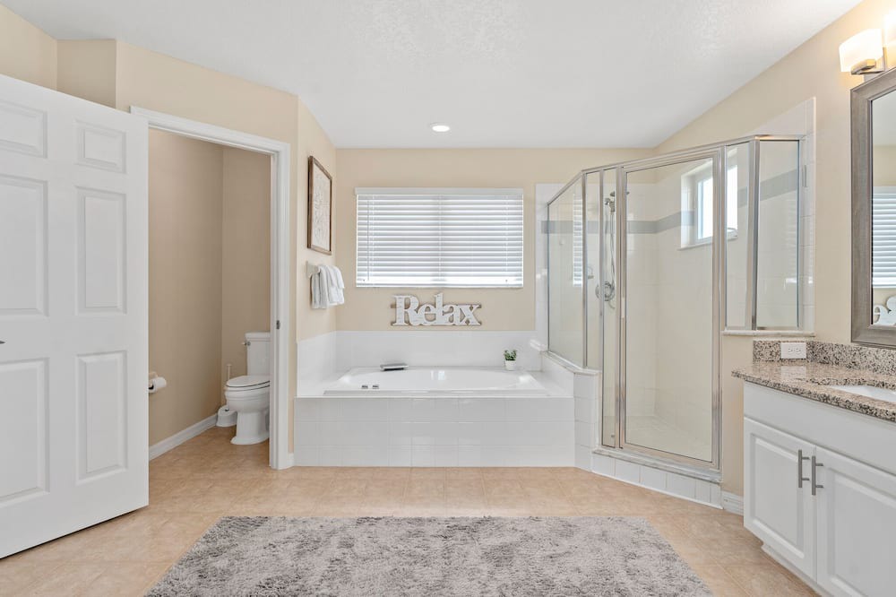 Photo of Bathroom in Sunset Lakes