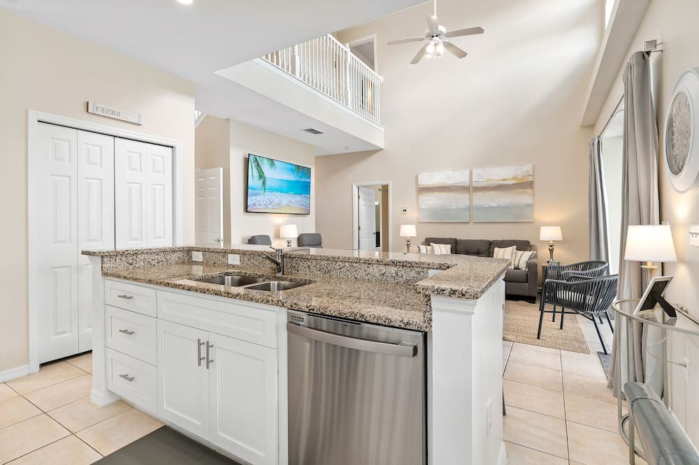 Photo of Bedroom in Sunset Lakes
