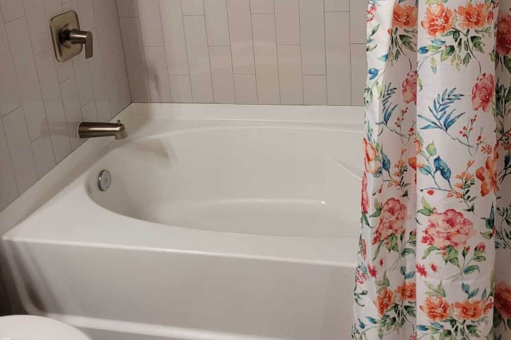 Photo of Bathroom in Kirkman North