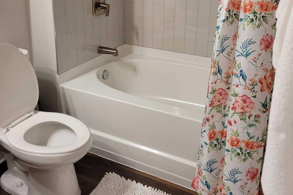 Photo of Bathroom in Kirkman North