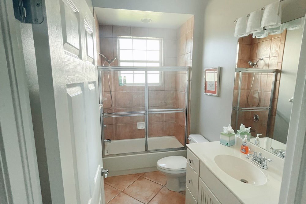 Photo of Bathroom in Kings Lake
