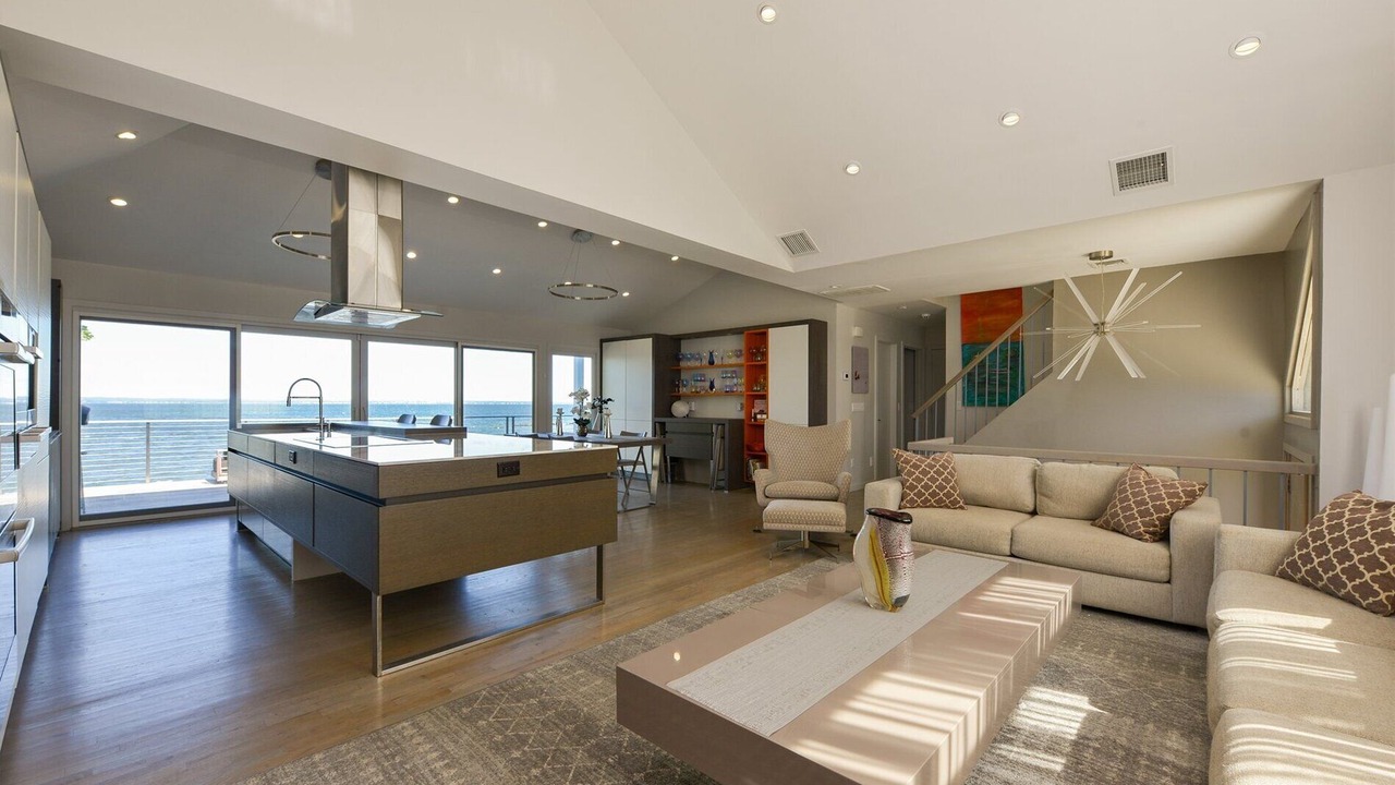 Photo of Livingroom in Bayville