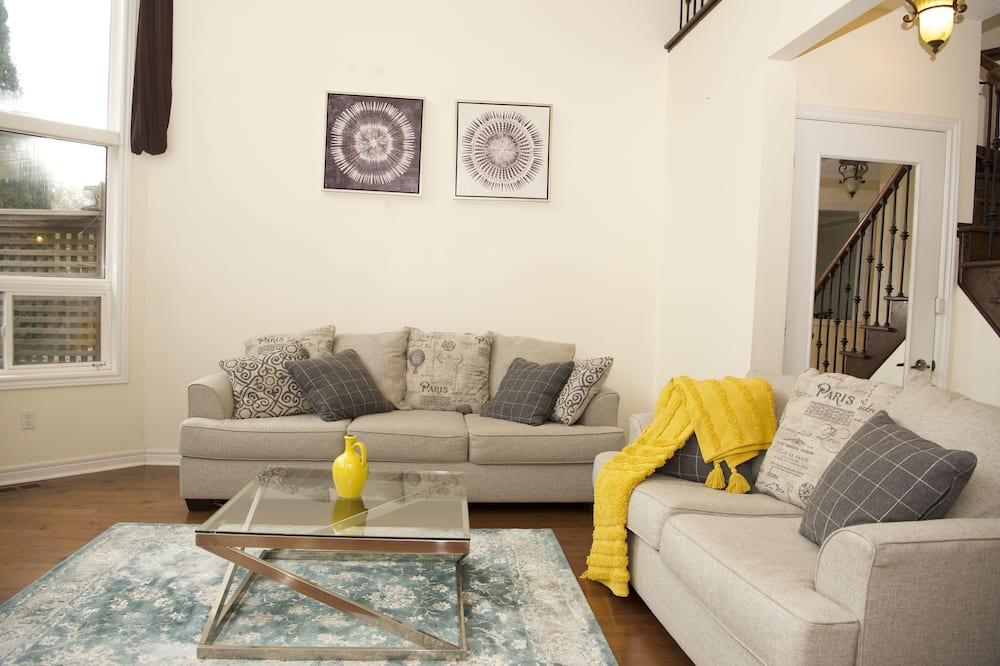Photo of Livingroom in Richmond Hill