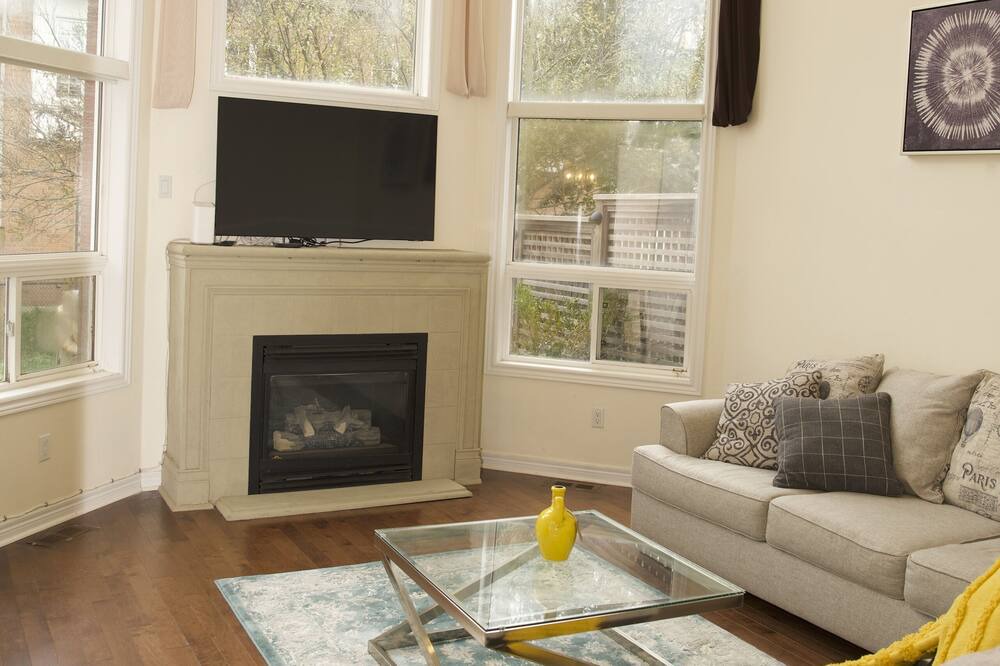 Photo of Livingroom in Richmond Hill