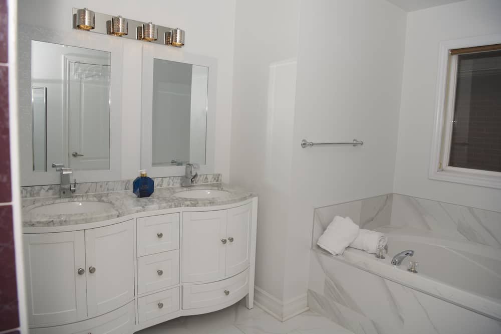 Photo of Bathroom in Richmond Hill