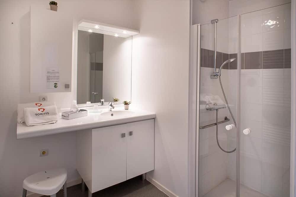 Photo of Bathroom in Villeneuve-le-Roi