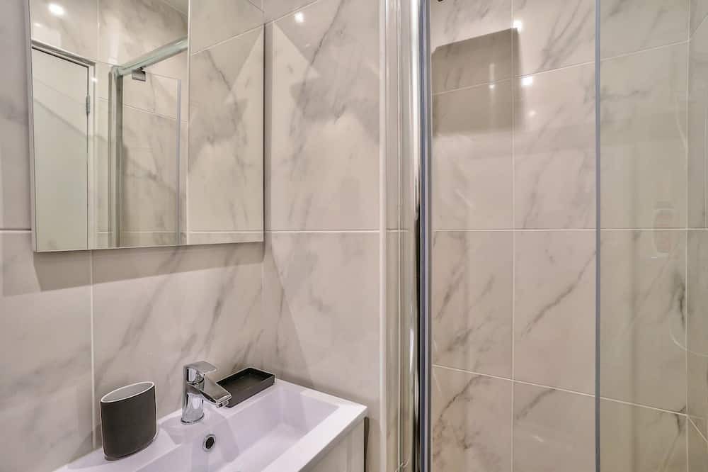 Photo of Bathroom in Aubervilliers