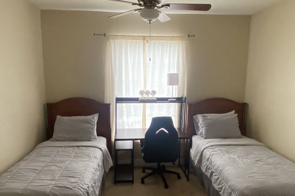 Photo of Bedroom in Oak Ridge