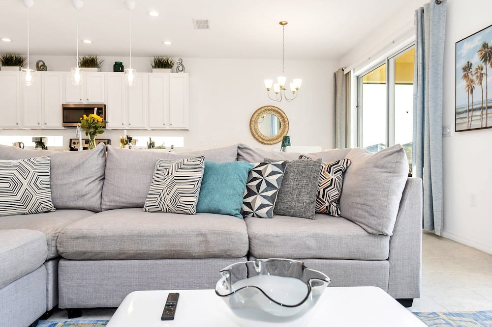 Photo of Livingroom in Davenport