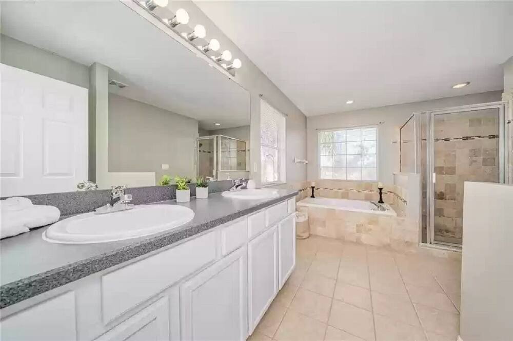 Photo of Bathroom in Lake Wilson Preserve