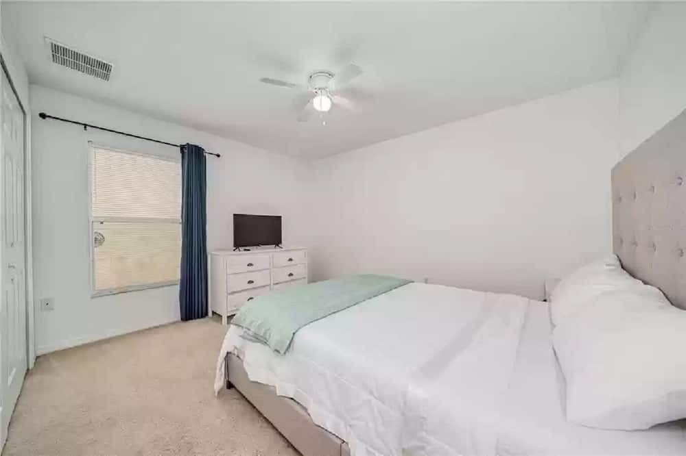 Photo of Bedroom in Lake Wilson Preserve