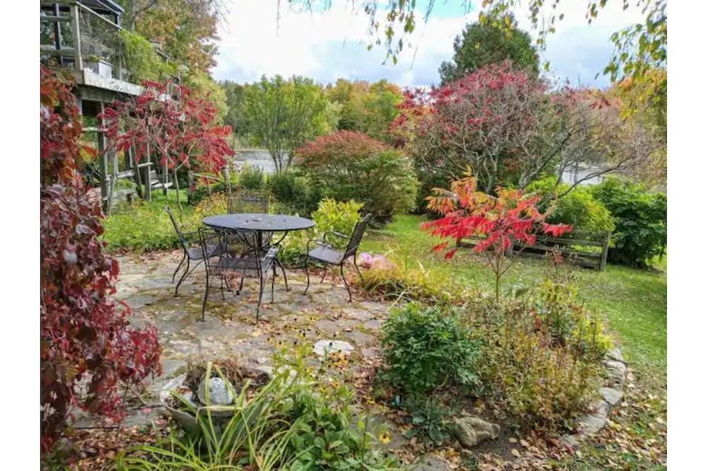 Photo of Outdoor in King