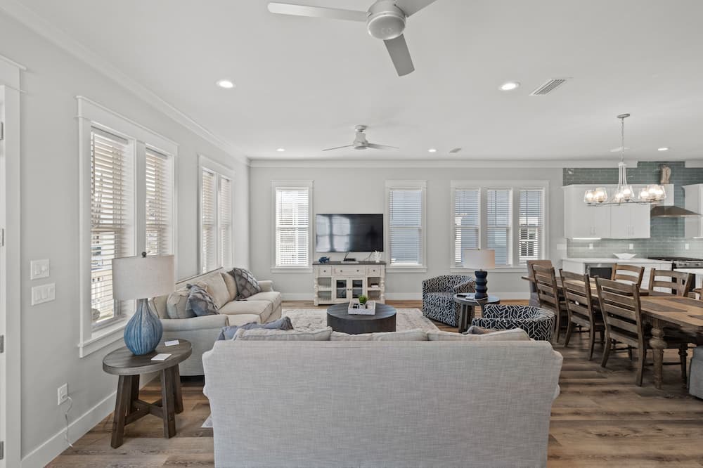 Photo of Livingroom in Lakeside at Blue Mountain Beach