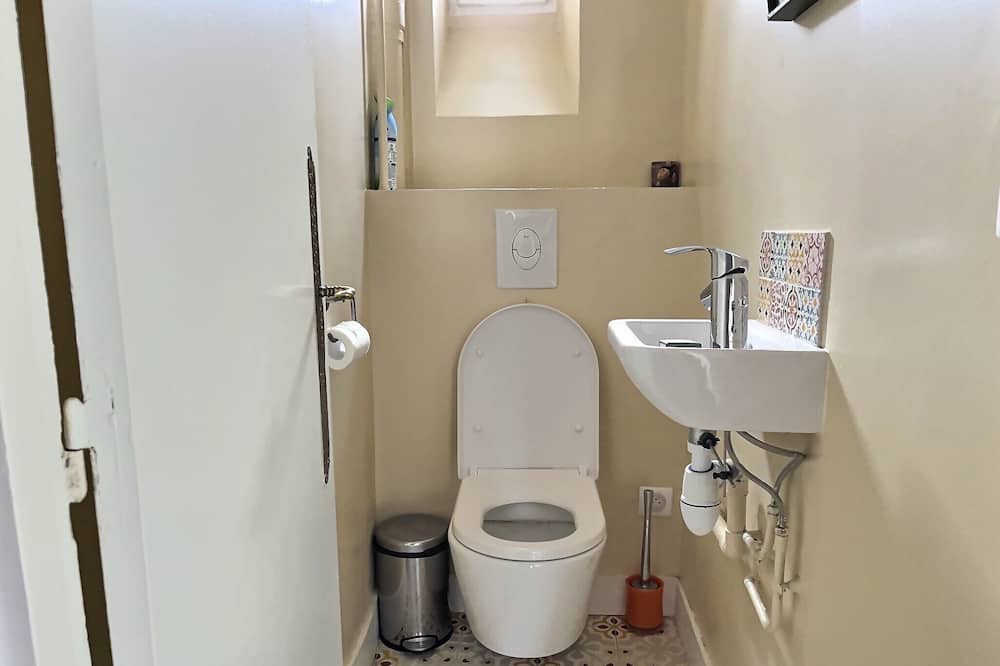 Photo of Bathroom in Parc-de-Montsouris