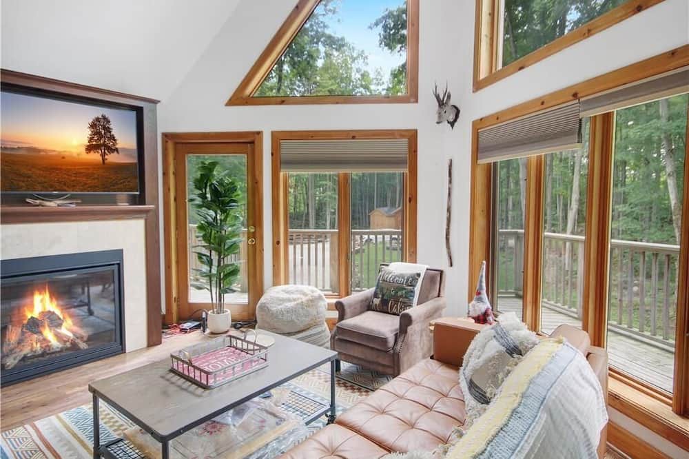 Photo of Livingroom in Georgian Bluffs
