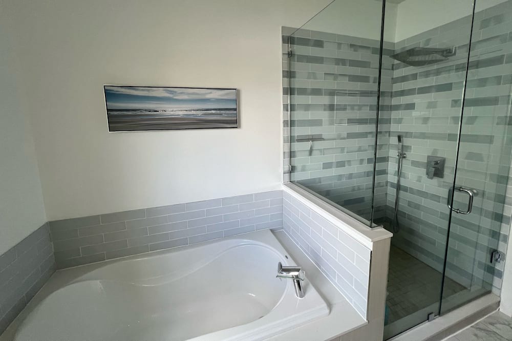 Photo of Bathroom in Ahmic Harbour