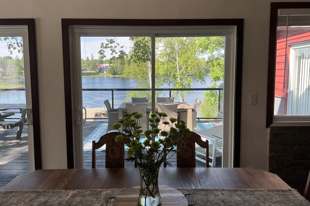 Photo of Kitchen in Ahmic Harbour