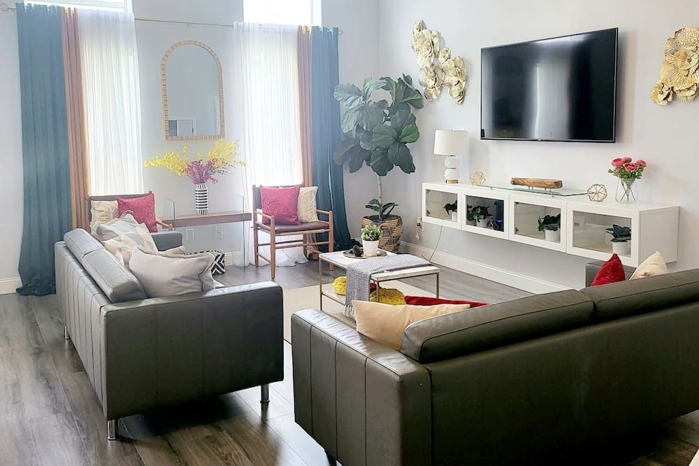 Photo of Livingroom in Lake Davenport Estates