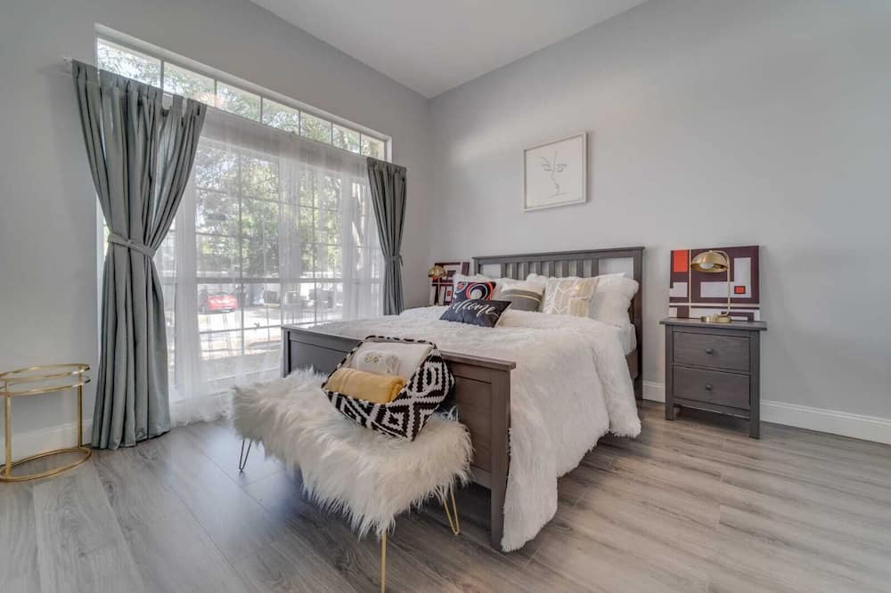 Photo of Bedroom in Lake Davenport Estates
