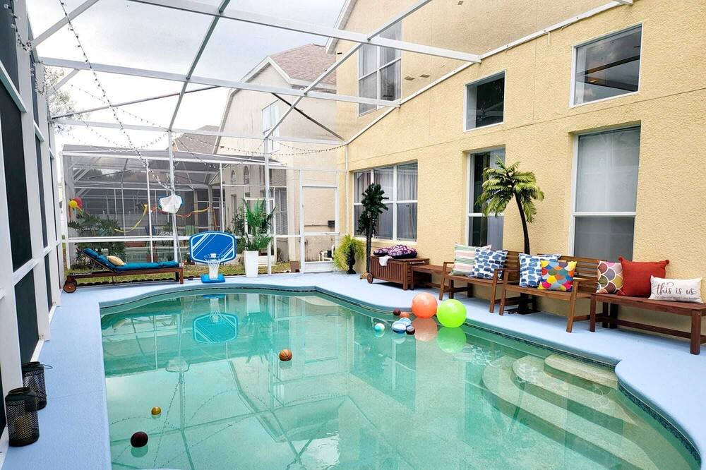 Photo of Outdoor in Lake Davenport Estates