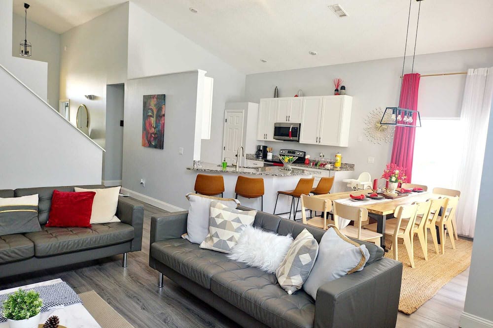 Photo of Livingroom in Lake Davenport Estates