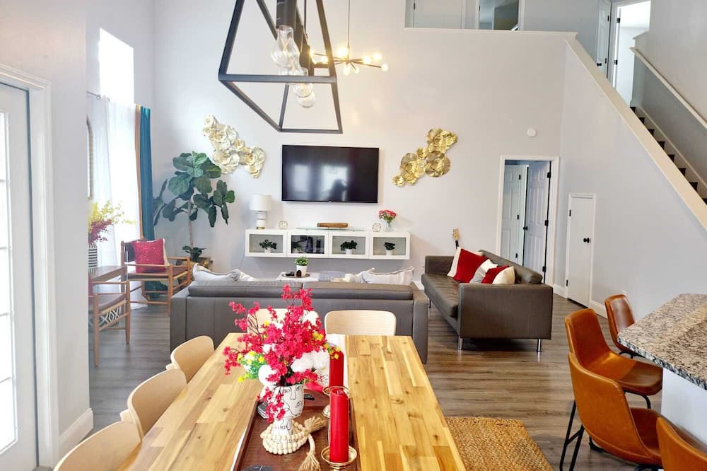 Photo of Livingroom in Lake Davenport Estates