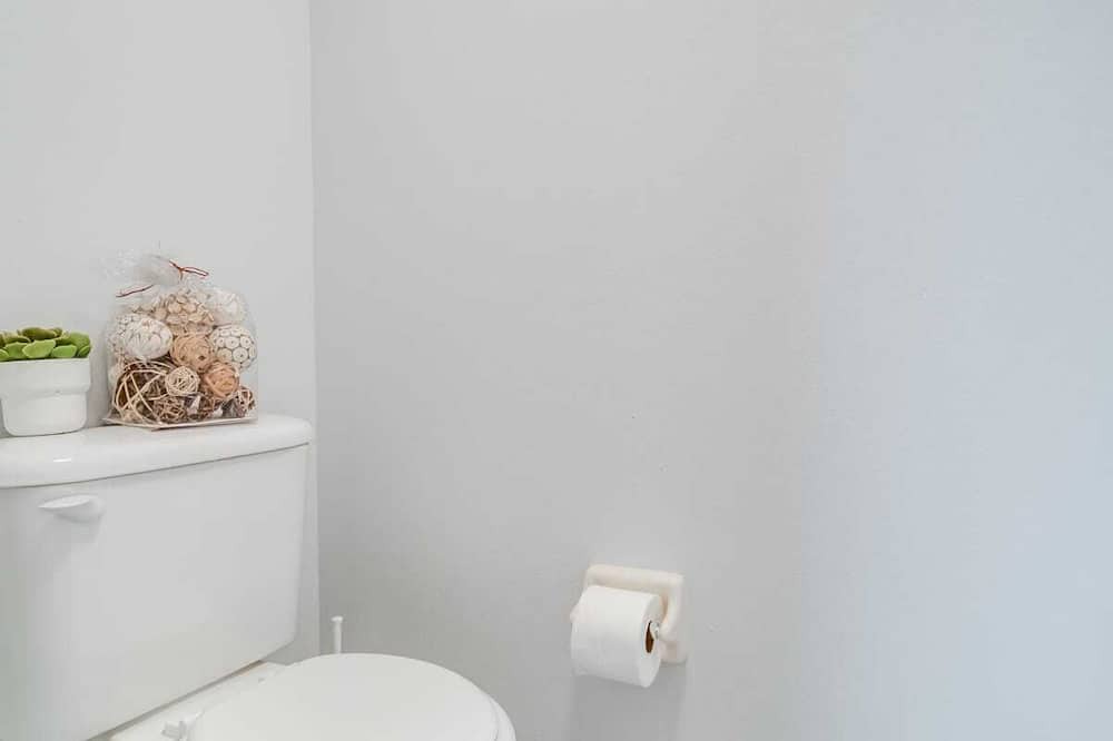Photo of Bathroom in Lake Davenport Estates