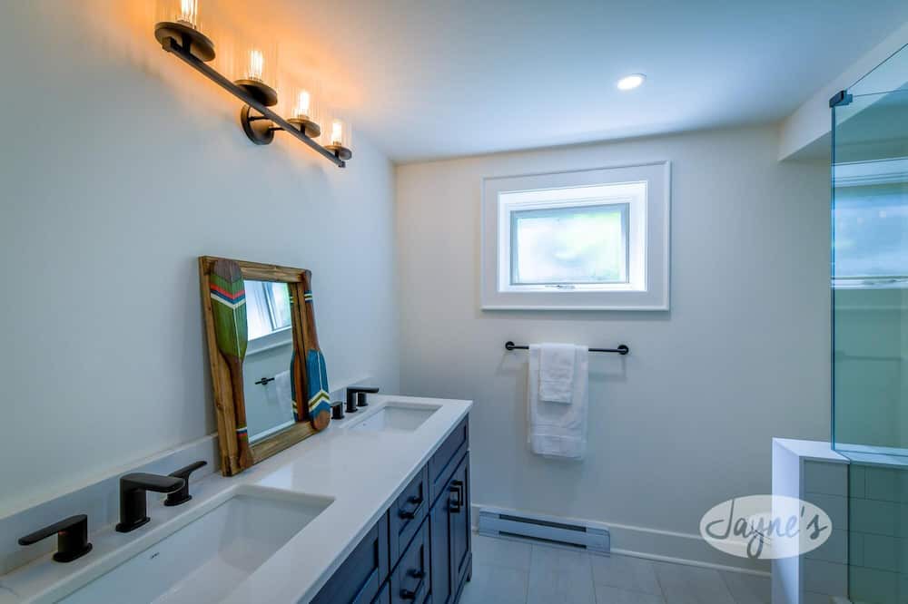 Photo of Bathroom in Carling