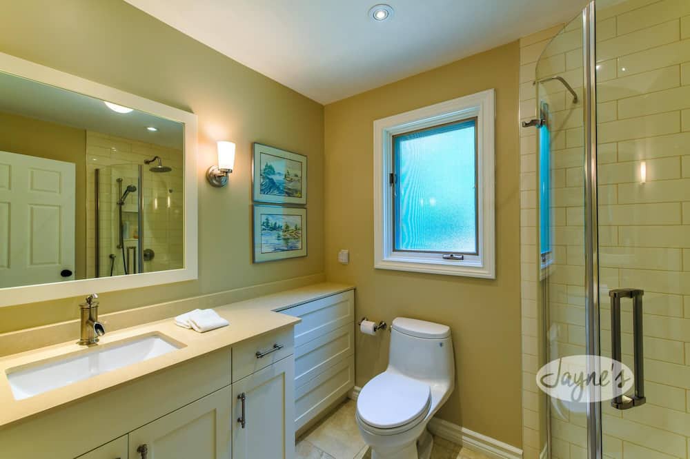 Photo of Bathroom in Carling