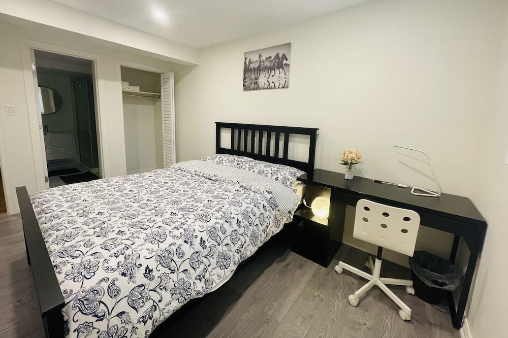 Photo of Bedroom in Lakeview