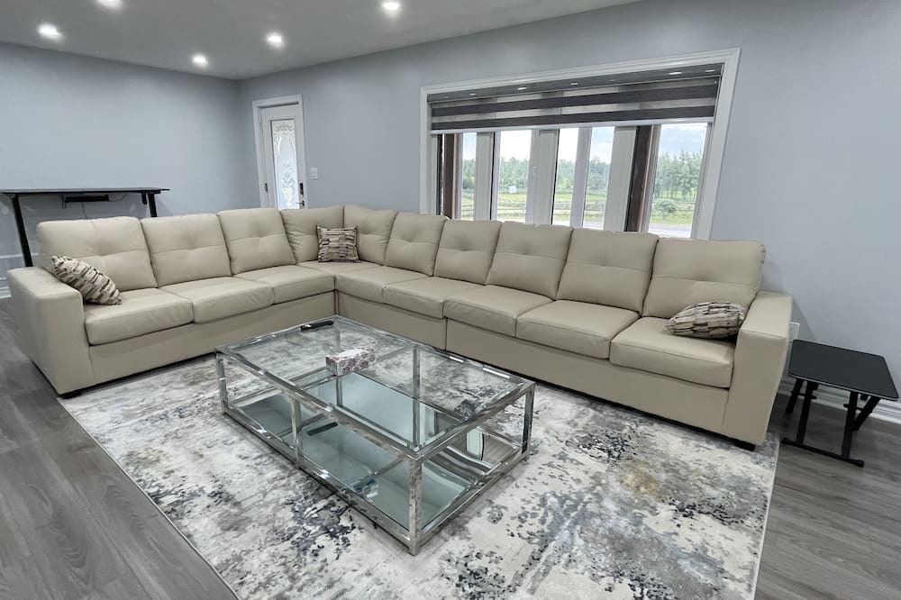 Photo of Livingroom in Acton