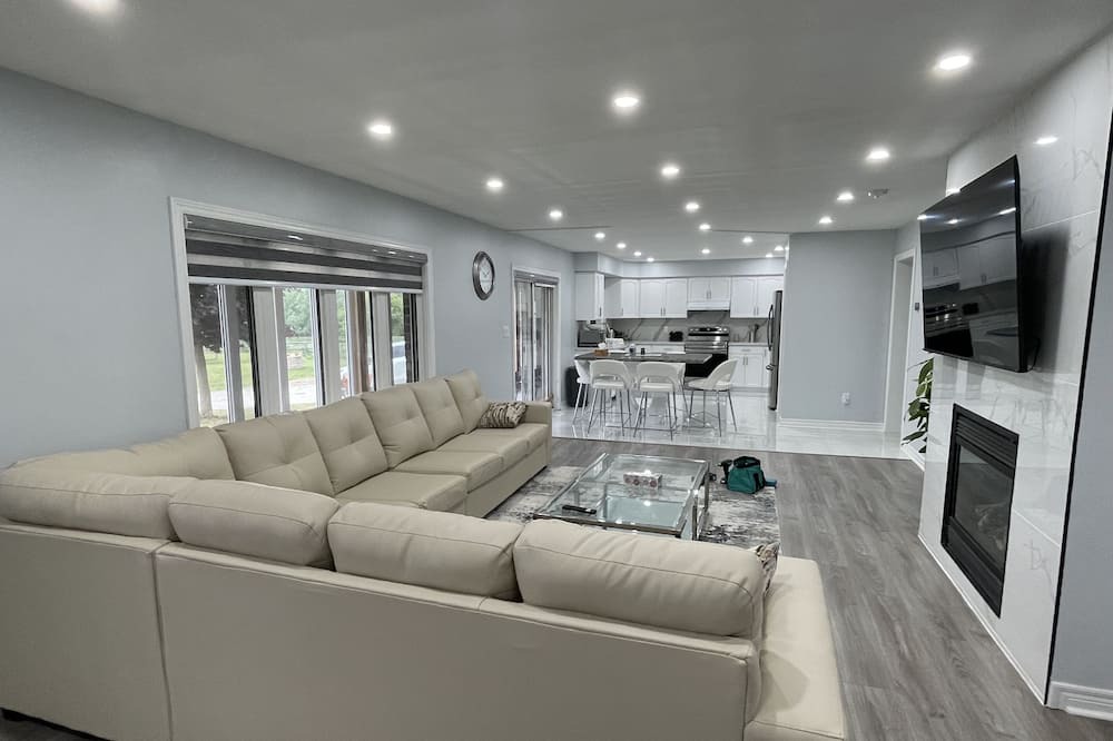 Photo of Livingroom in Acton