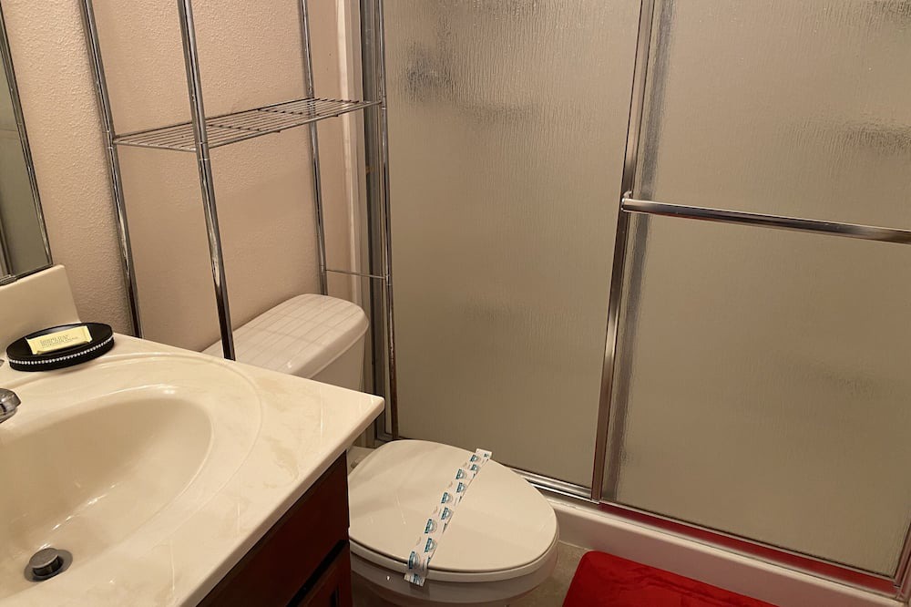 Photo of Bathroom in Davenport