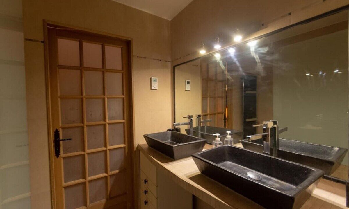 Photo of Bathroom in Quartier du Faubourg-Montmartre