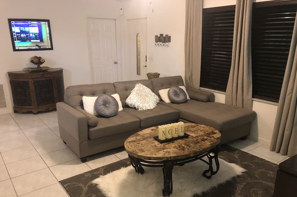 Photo of Livingroom in Port Saint Lucie
