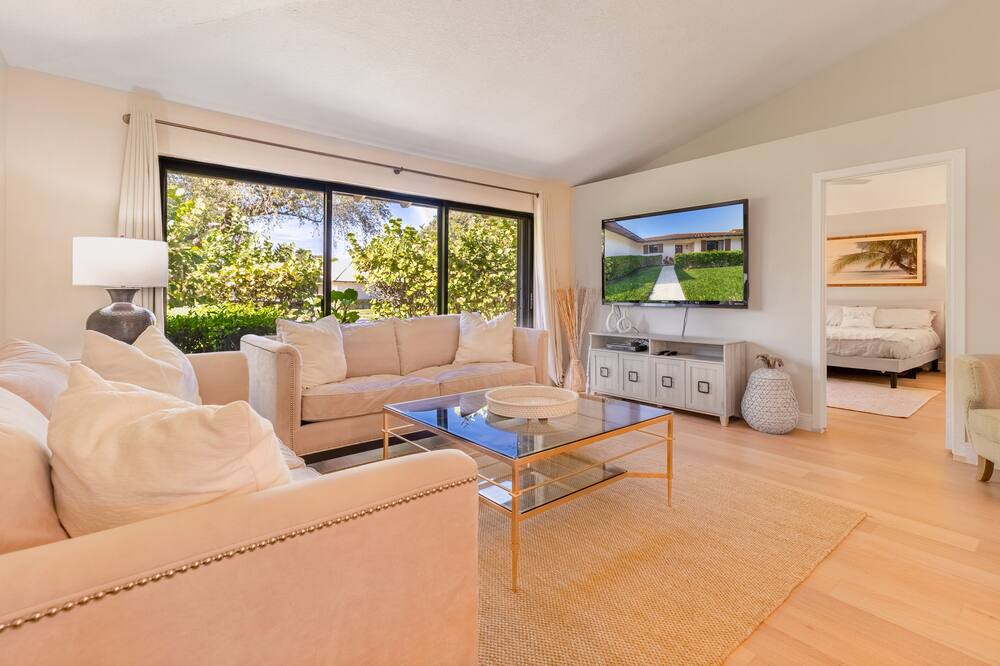Photo of Livingroom in Palm Beach Gardens