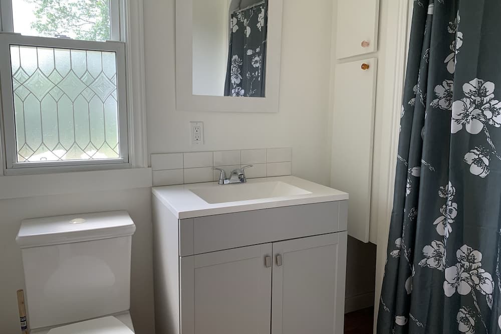 Photo of Bathroom in Waupoos
