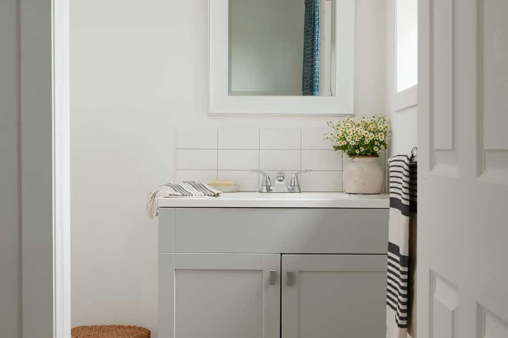 Photo of Bathroom in Waupoos